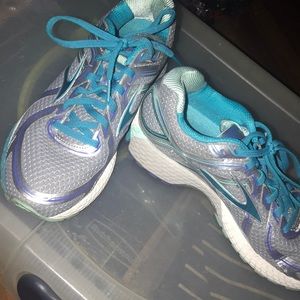 EUC Brooks running shoes